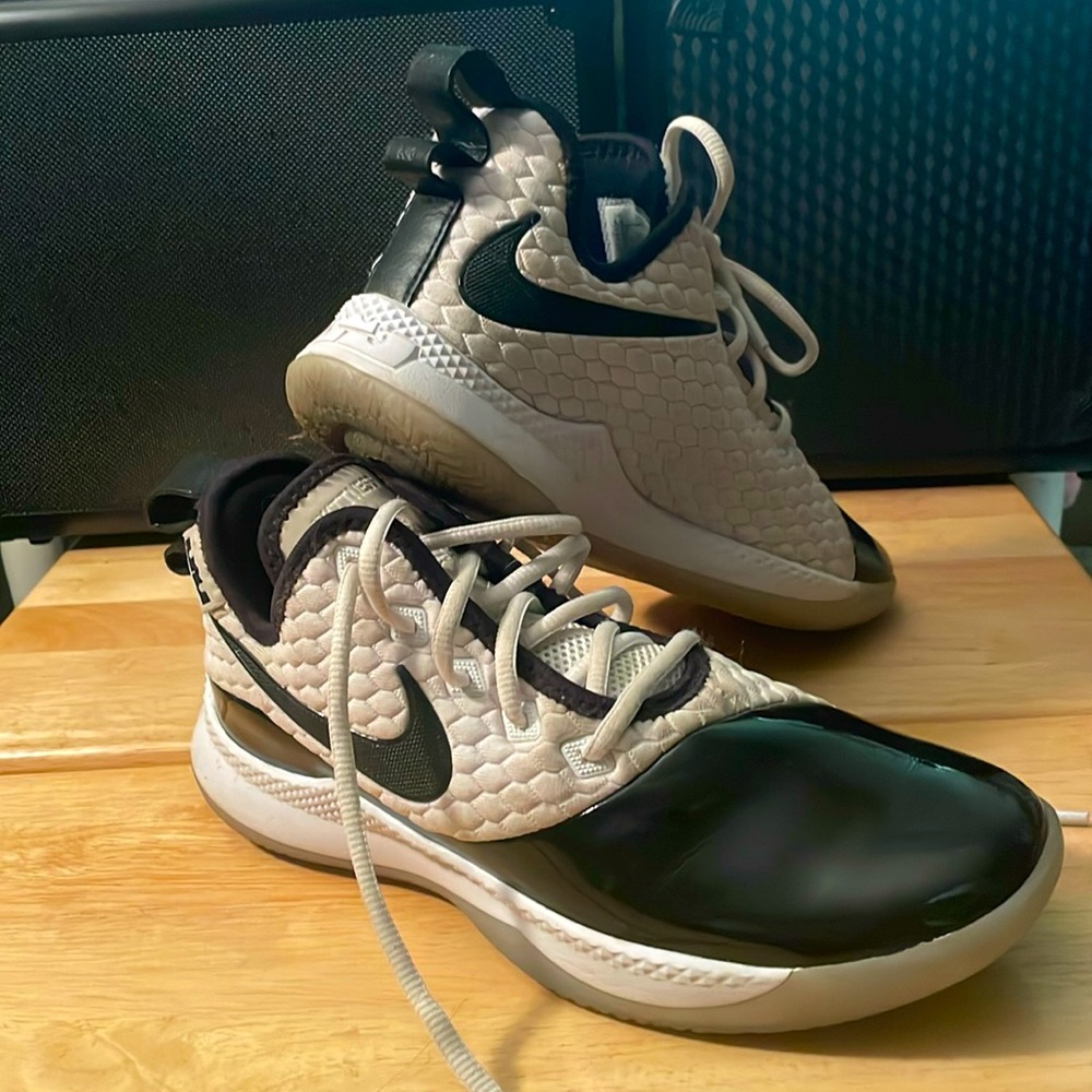 Nike LeBron Size 8.5